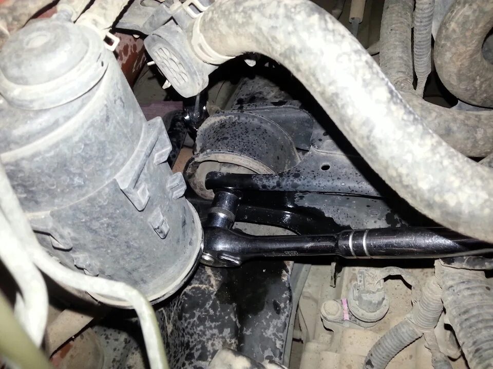 Подушка двигателя срв рд1. Подушки двигателя honda cr-v 1. honda cr-v rd1 подушки двигателя. хонда хрв подушка двс. задняя подушка двигателя хонда срв рд1.