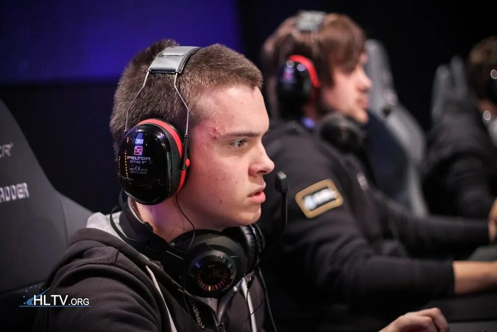 Electronic cs go. Денис шарипов electronic. кс го денис шарипов. игрок navi денис electronic шарипов. электроник кс го.