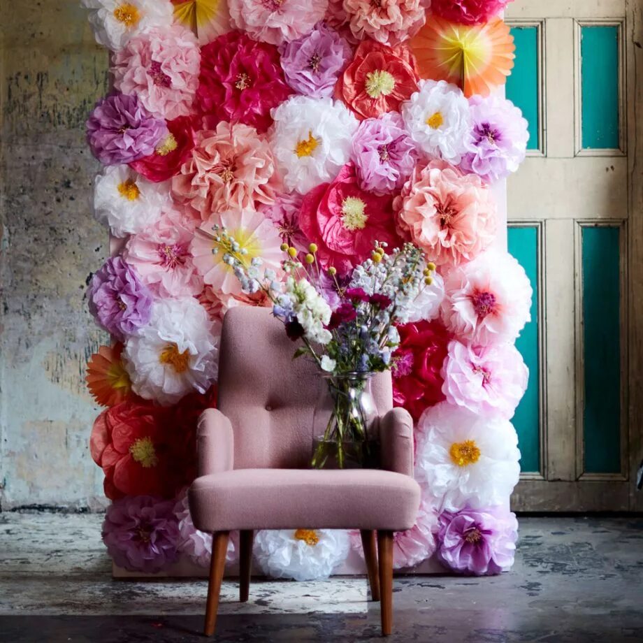 Цветочные декорации. Цветочные фотозоны. Стена из цветов. Фотозона бумажные цветы.