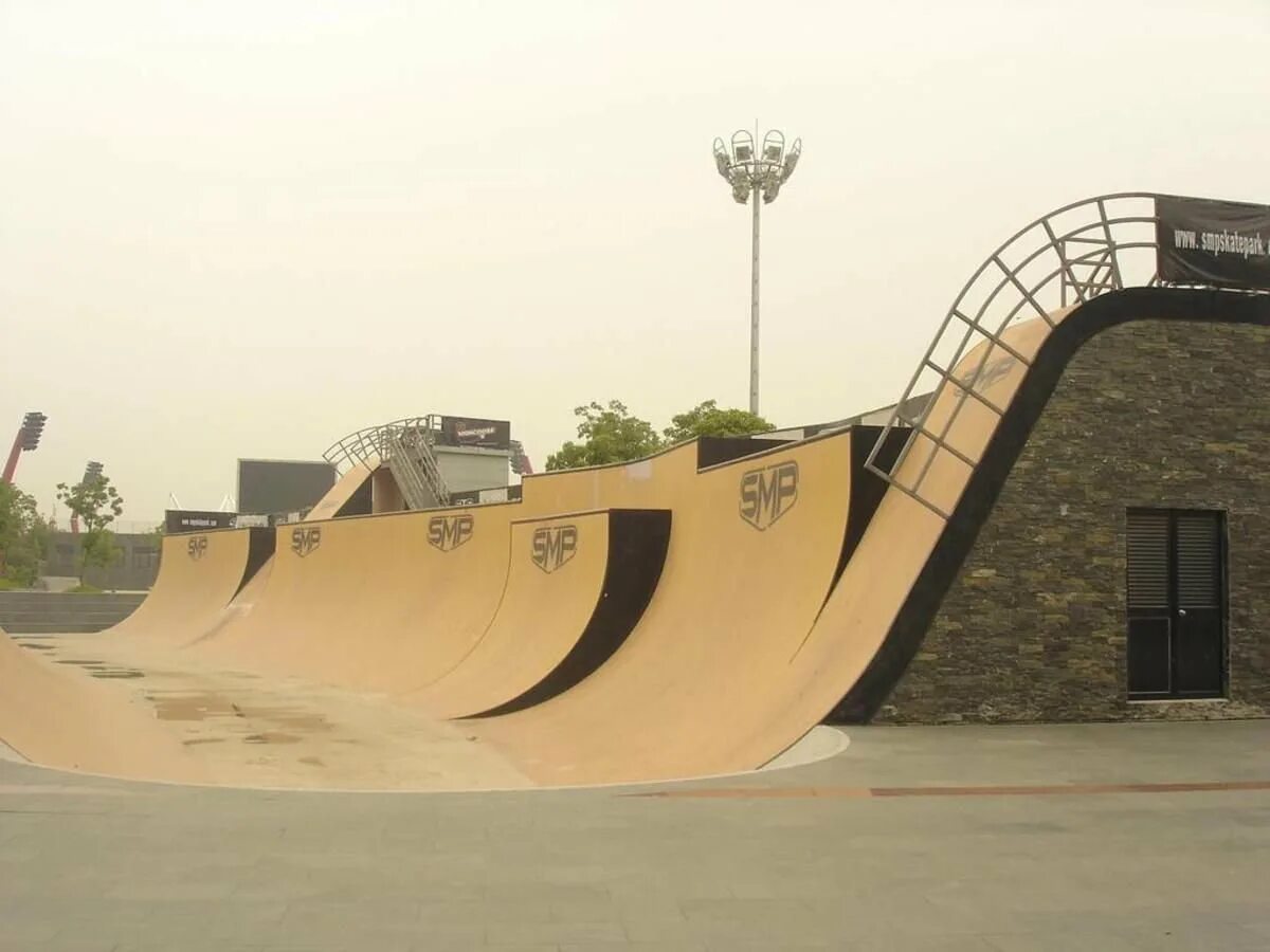 Самые большие скейт парке. Скейт парк Должанка. Шанхай smp Skatepark. Кашкадан парк скейт парк. Smp Skatepark скейт парк.