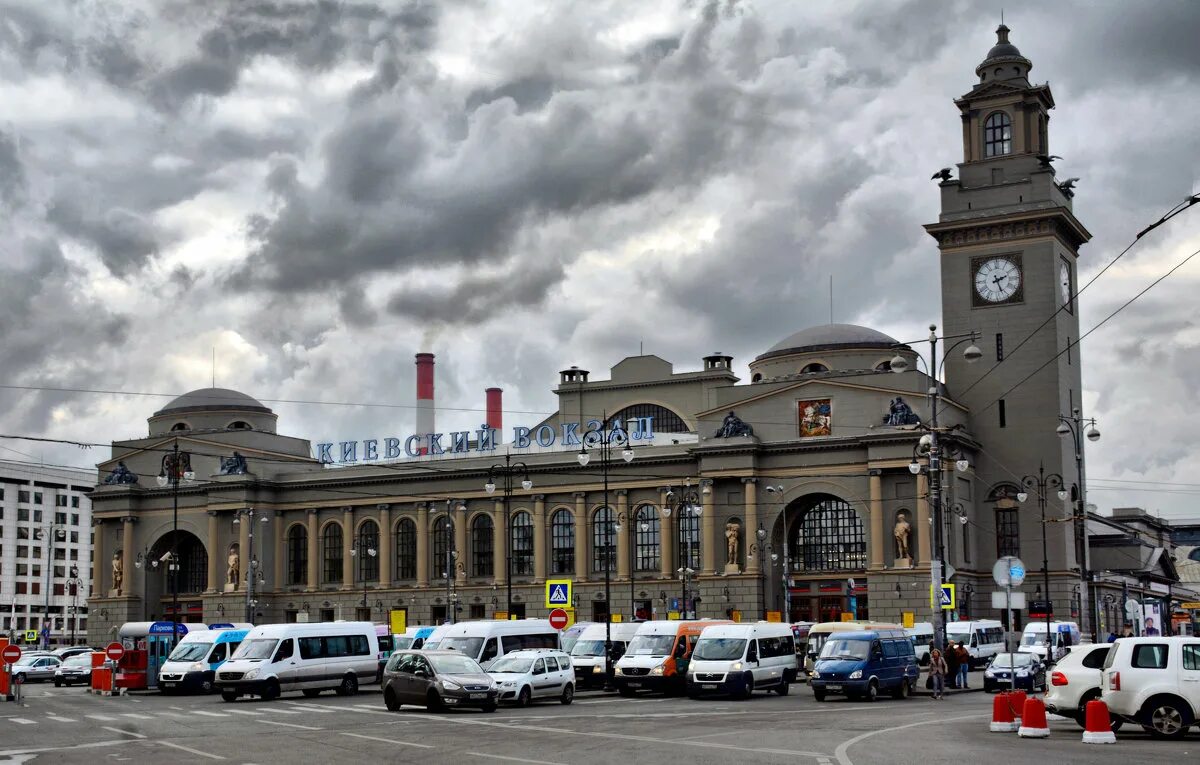 Вокзал расположенный в москве. Киевский жд вокзал москва. Казанский вокзал в москве — арх. Жд вокзал савеловский москва. Вокзал расположенный в москве.