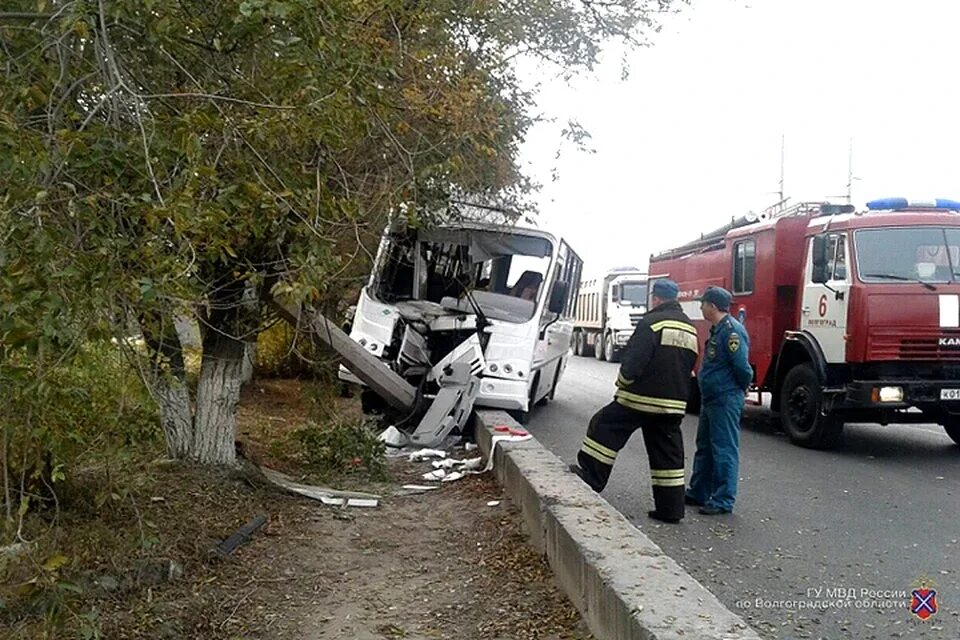 Волгоградское чп. Авария Волгоград Красноармейский район. Авария в Красноармейском районе Волгограда. Происшествия Волгоград Красноармейский район. ДТП Волгоград Красноармейский район.