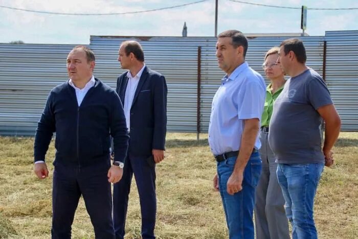 Золотая рыбка пивной магазин. Отдел по делам молодежи кущевская. Свежие вакансии в кущевском. Вакансии в кущевской. Закусочная в магазине фото.