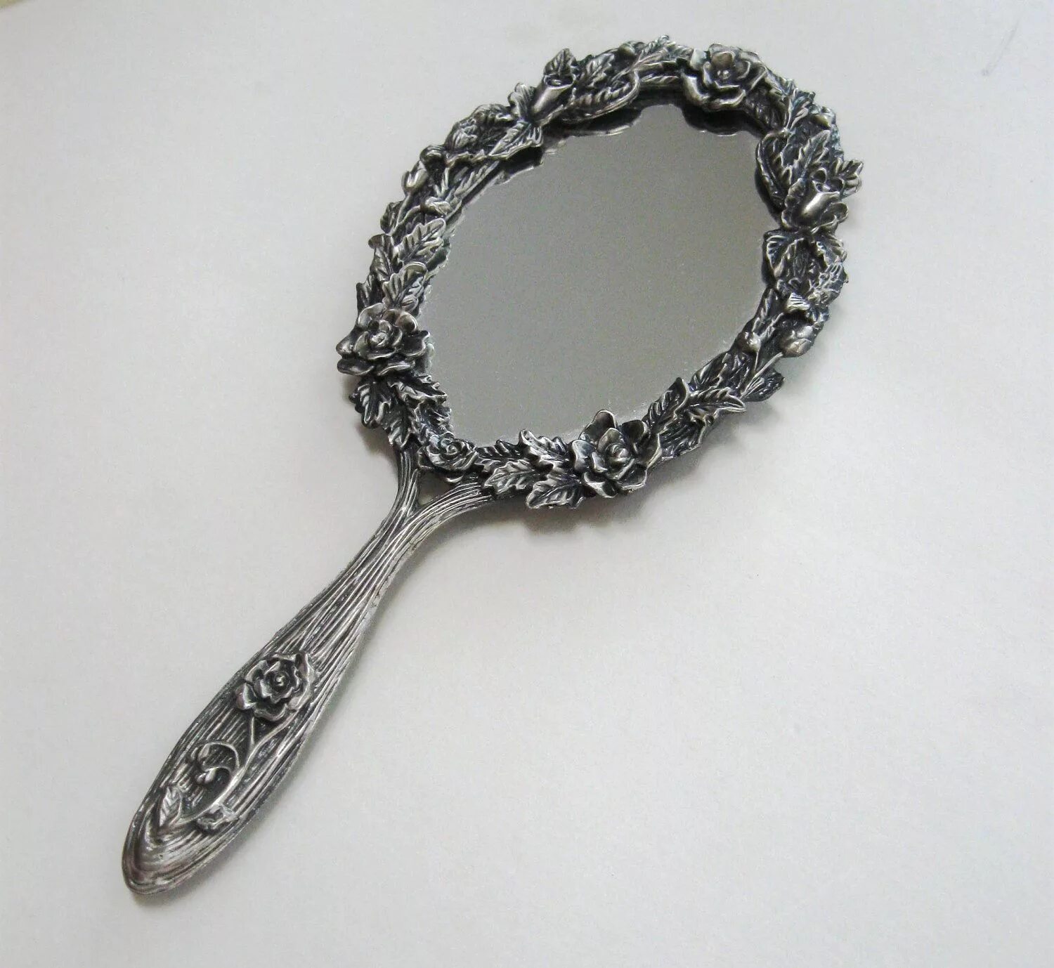 Антикварное серебро зеркало Cesa. Старинное зеркальце с ручкой. Старинное ручное зеркало. Антикварное зеркальце.