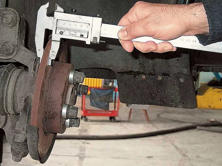 крепление ступицы. проверить передний. проверка работы амортизатора. диагностика ходовой. износ передних тормозных колодок ваз 2110.