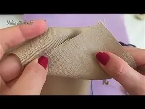 Лицевая по кромке с дырочками как. Изнанка у льна. лицевая и изнаночная сторона ткани лен. ткань на изнанку для вышивки. лен изнанка и лицо.