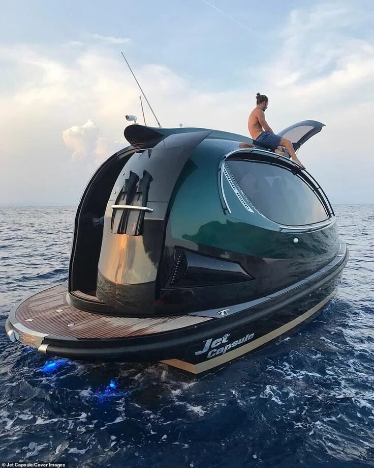 Яхта Jet Capsule. Футуристический катер Jet Capsule. Мини яхта Jet Capsule. Jet Capsule Mini Luxury Yacht.. Самая маленькая лодка в мире