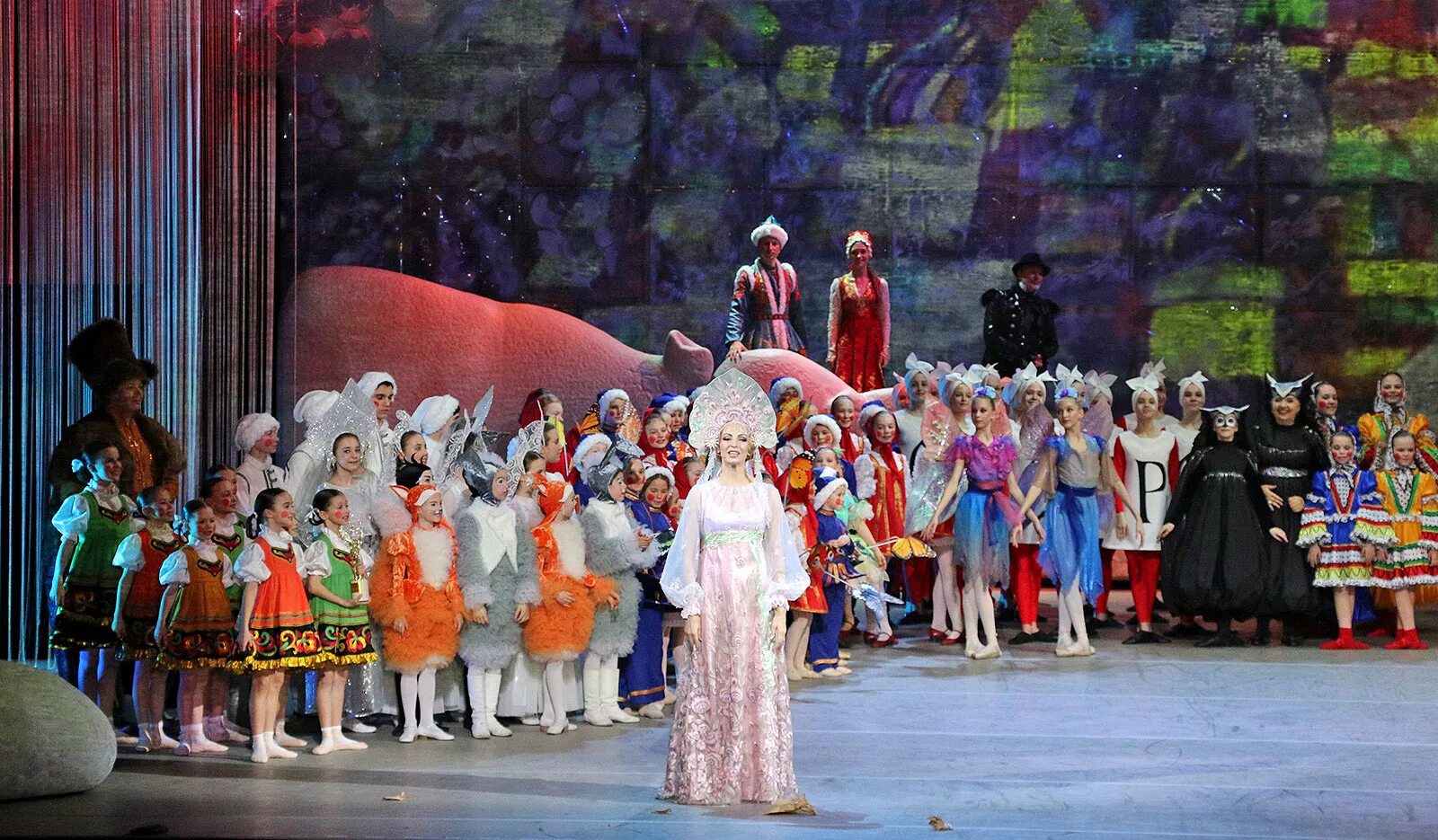 Театр музыкальной комедии санкт-петербург хиты бродвея. Музыкальный театр выступление. Хиты бродвея 2 театр музыкальной комедии. Музыкальный театр. Театр оперетты в омске.