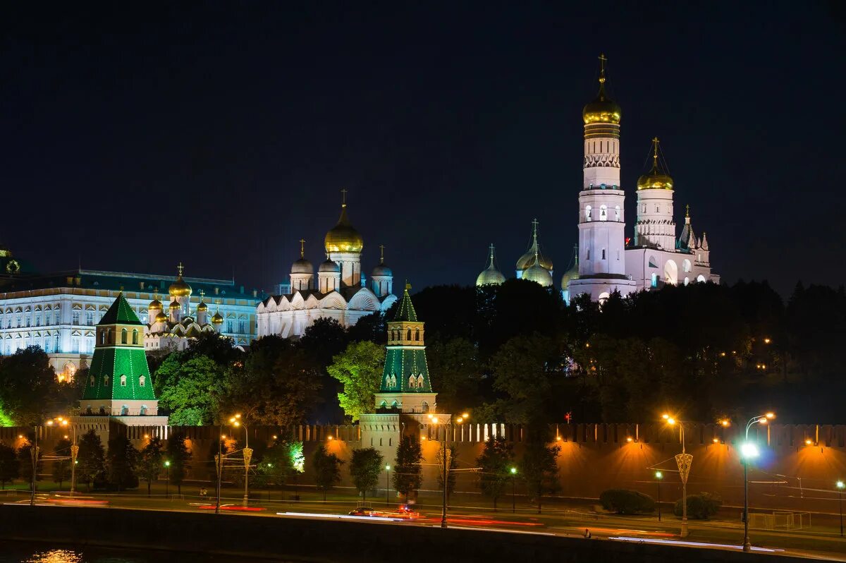 Кремлевская ночь. Воронеж Кремль. Ночной Кремль Москва. Москва Кремль ночью. Истра Кремль ночью.