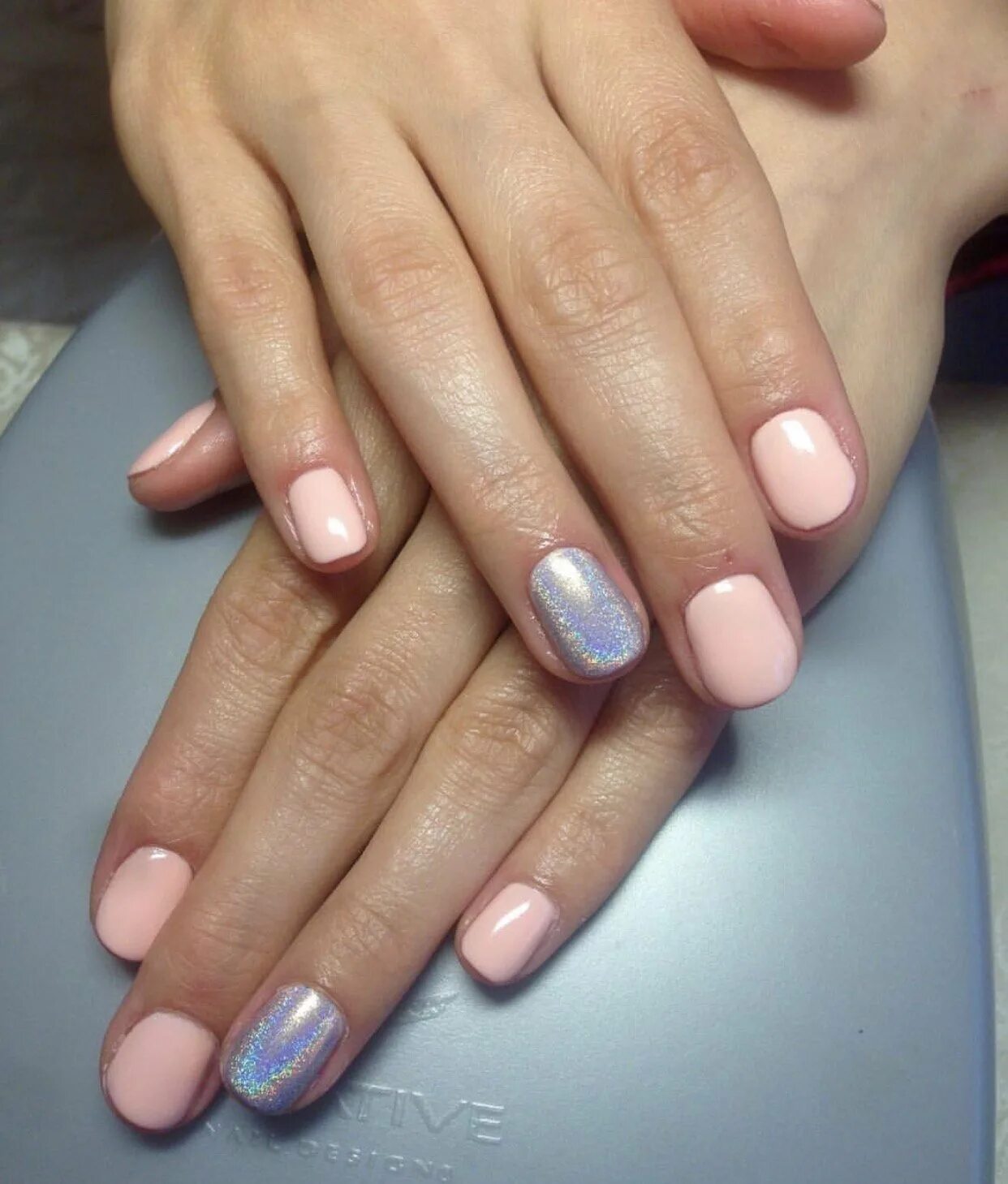 Маникюр без укрепления. Укрепление ногтей гелем покрытие гель лаком. Натуральные ногти маникюр гель лак. Маникюр без наращивания. Укрепление ногтей гелем покрытие гель лаком.