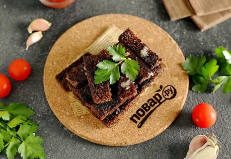 Черный хлеб с сыром на сковороде
