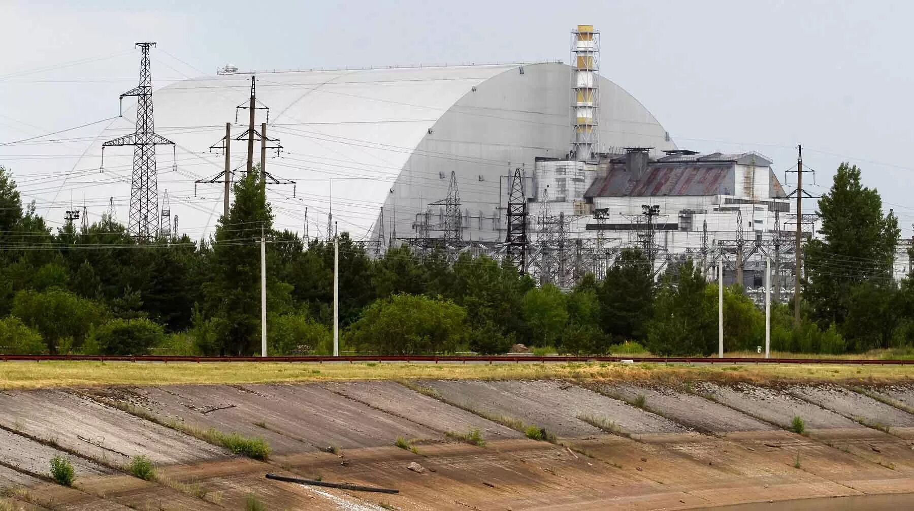 Черно аэс. АЭС Украины Чернобыль. Чернобыль 4 энергоблок саркофаг. Чернобыльская станция АЭС. Атомная электростанция Чернобыль сейчас.