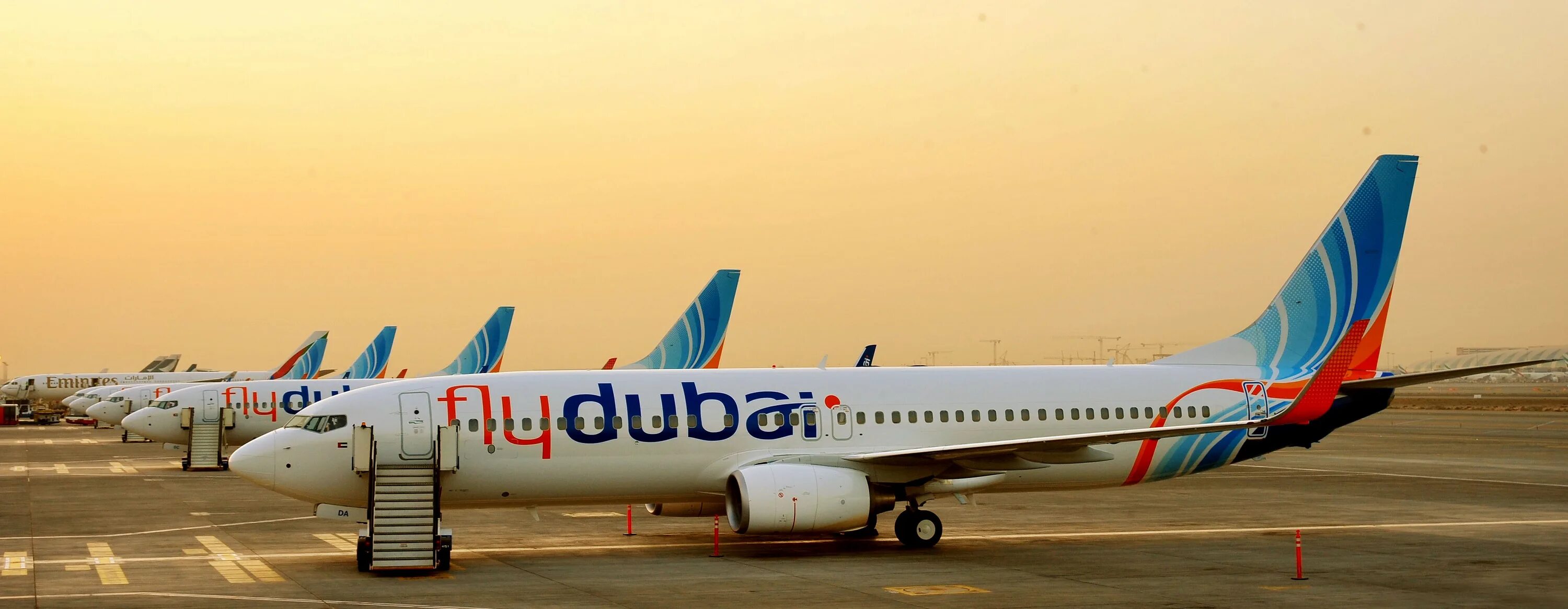 Сайт flydubai com. Самолет Флай Дубай самолет. Флай Дубай авиакомпания. Авиакомпания Fly Дубай. ОАЭ самолет flydubai.