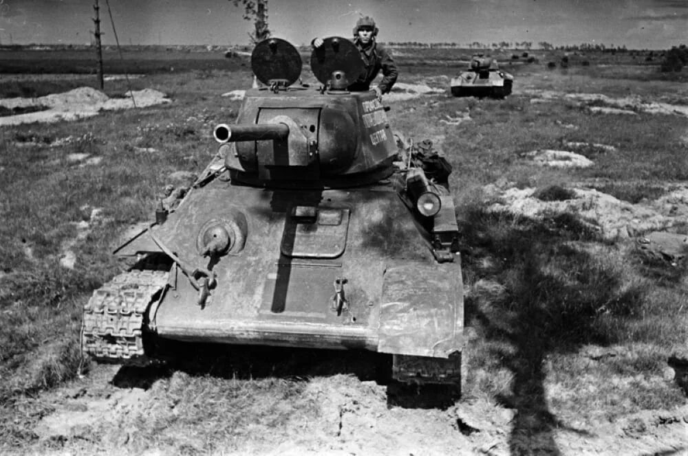 Какие танки были в 1941 году. Т-34/76 УЗТМ 1943 Курская дуга. Т-34 средний танк огнеметный. Танки ВОВ Т 34 76. Танк т-34 183 танковой бригады.