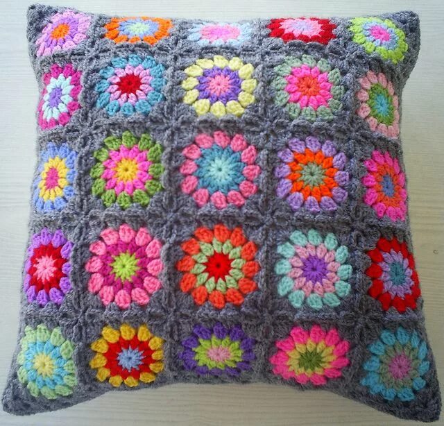 Подушка из мотивов. Подушки крючком квадрат. Подушка крючком квадратная. Подушки крючком квадрат. Подушки крючком квадрат.