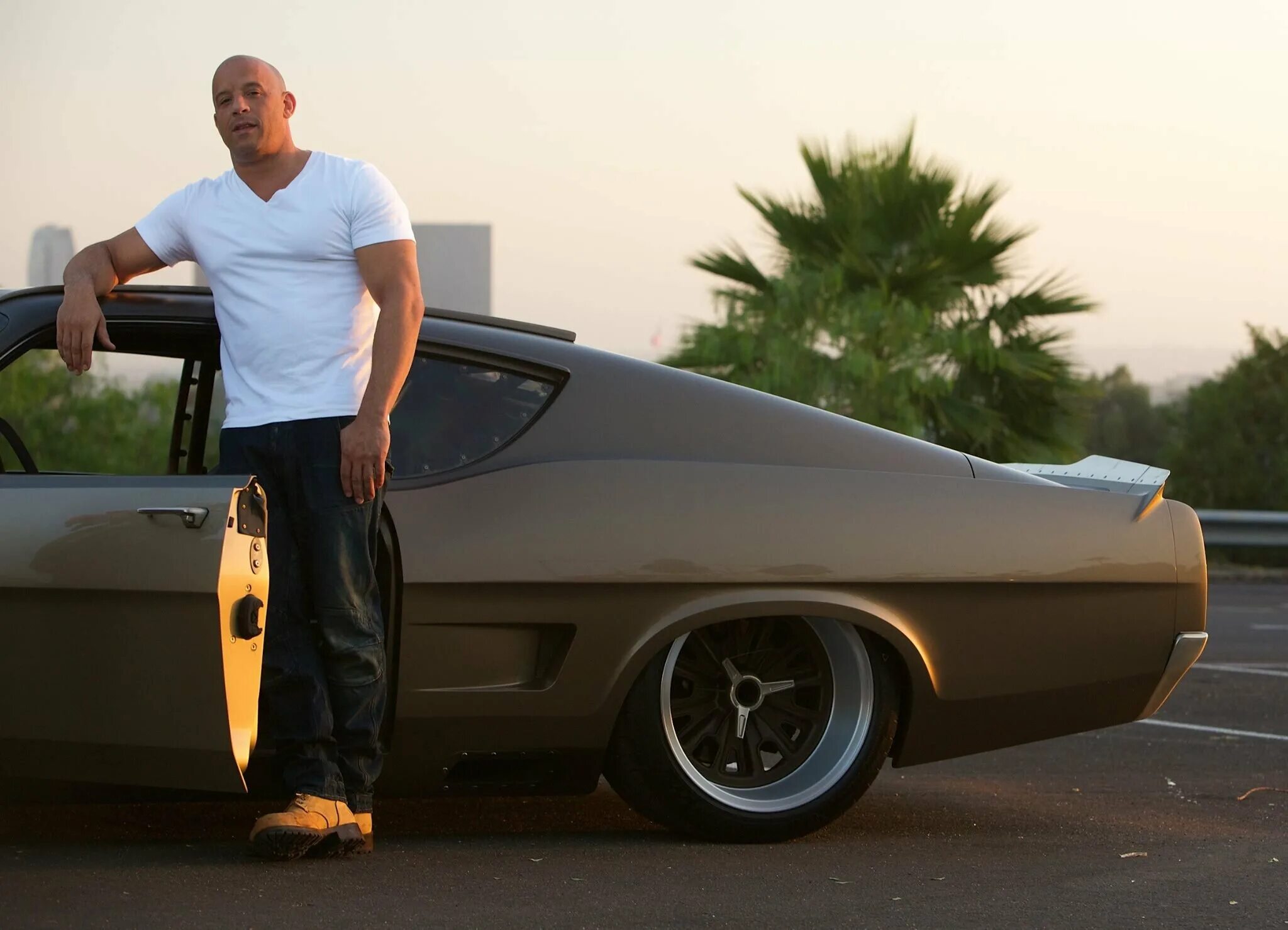 Доминик торетто в полный рост. Лудакрис форсаж. Вин дизель форсаж 5. Тайриз гибсон форсаж 5. Доминик торетто форсаж.