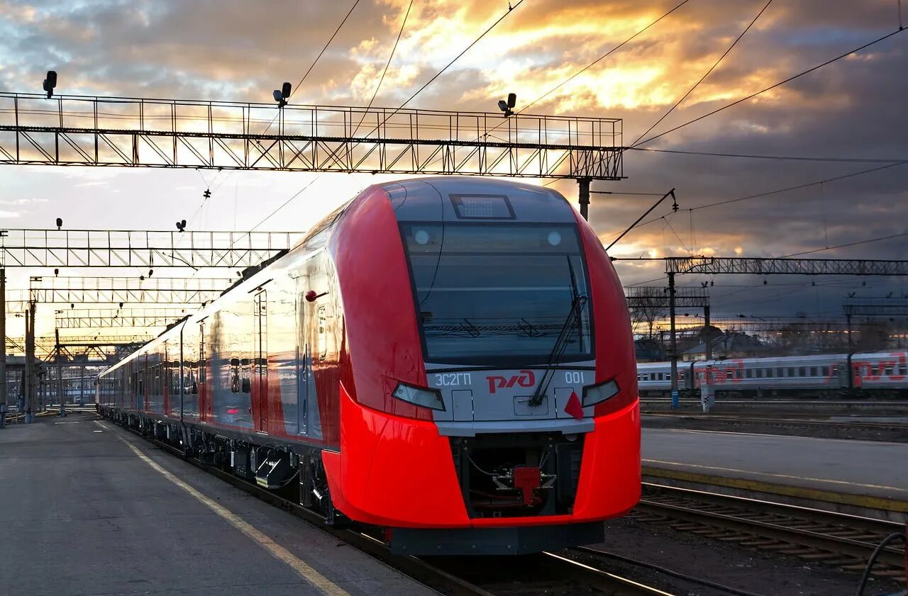 Электрички москвы фото. Скоростной электропоезд Ласточка. Ласточка электропоезд РЖД. Электричка Ласточка Самара. Ласточка скоростной поезд Питер.