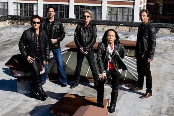 Группа journey 1982. Journey группа альбомы. Living journey. Living journey. Группа journey 1982.