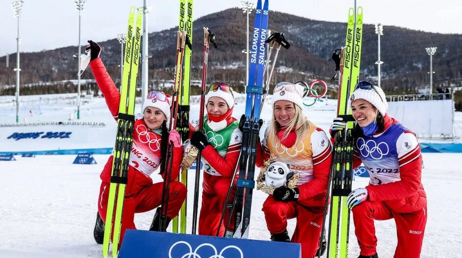 Женская сборная россии по биатлону 2022. Сборная россии по лыжам женщины состав 2022. Сборная россии по лыжам женщины состав 2022. Эстафета лыжи женщины. Эстафета лыжи женщины.