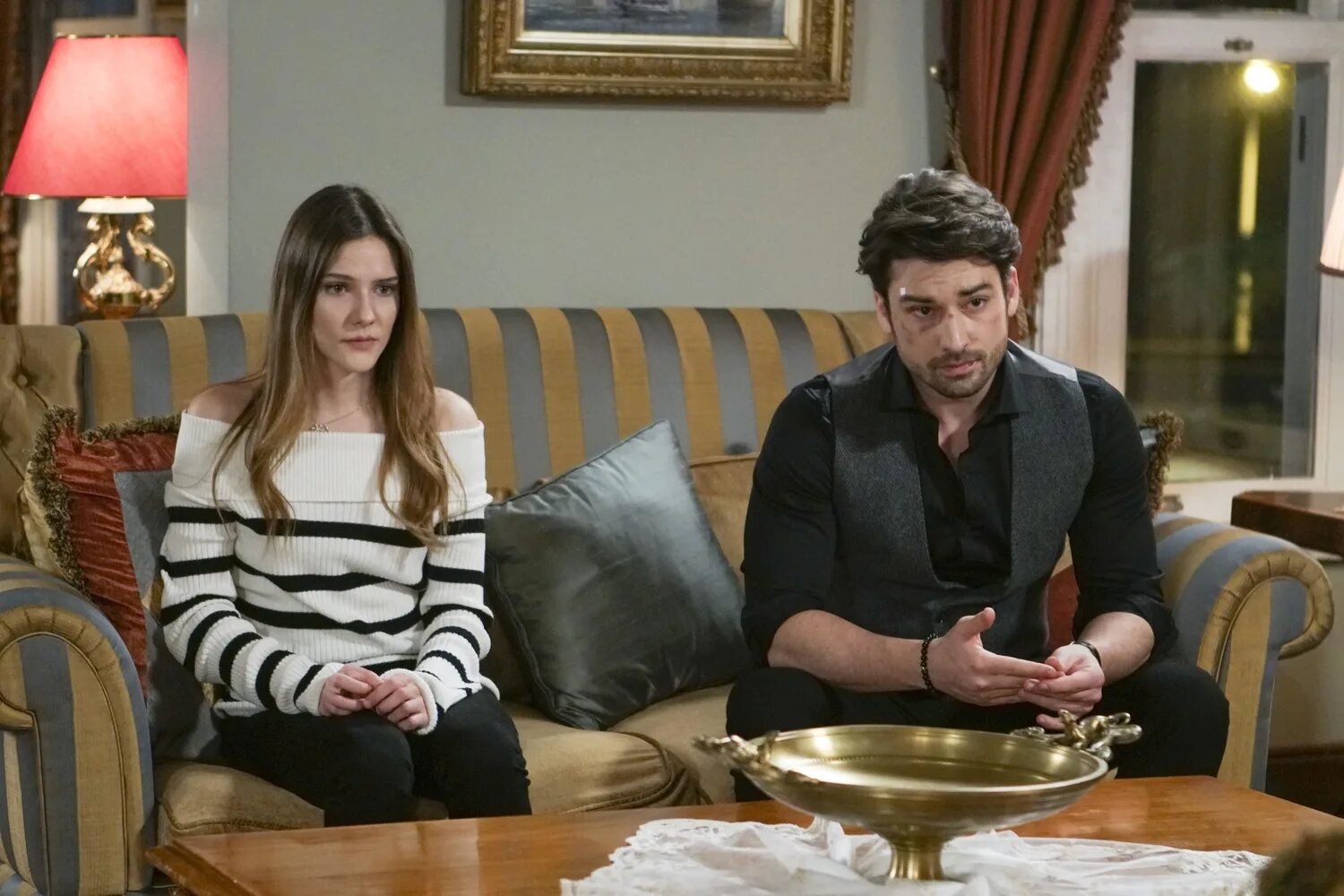 Альп навруз не отпускай мою руку. Краткое содержание не отпускай мою руку турецкий. Не отпускай мою руку азра и дженк. Краткое содержание не отпускай мою руку турецкий. Азра и дженк не отпускай мою.