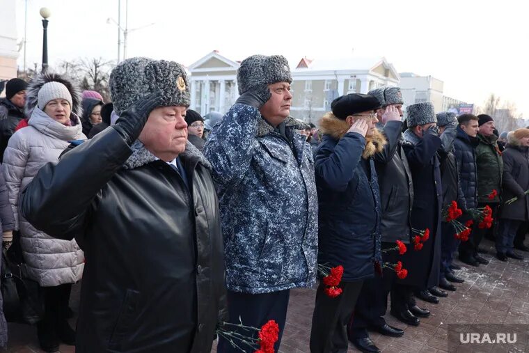 Ура новости курганской области. День героев Отечества в Кургане. Жители Кургана. Губернатор Курганской области. Курган памяти Романовка.