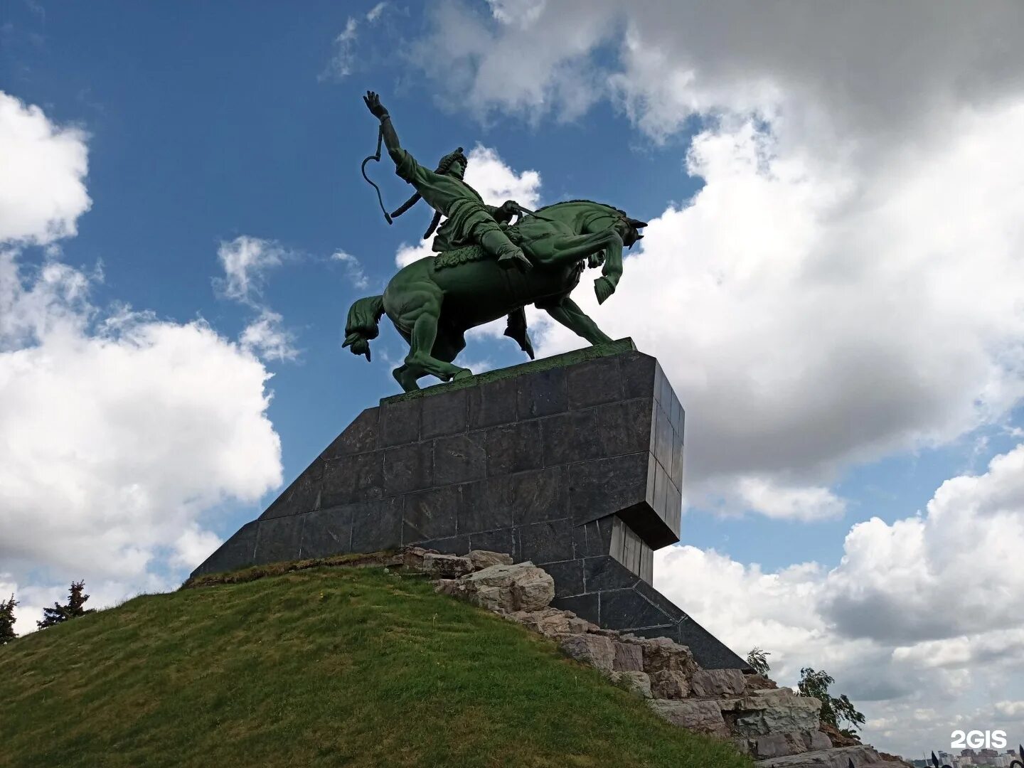 Салават Юлаев памятник в Уфе. Памятник Салавату Юлаеву в Уфе. Салават Юлаев статуя в Уфе. Памятник Салават Юлаев Челябинск. Салават юлаева отряд