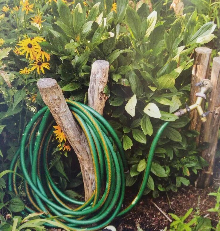 Bees Knees Bungalow: Bachman's 2011 Summer Ideas House: Pt I Garden crafts, Recy