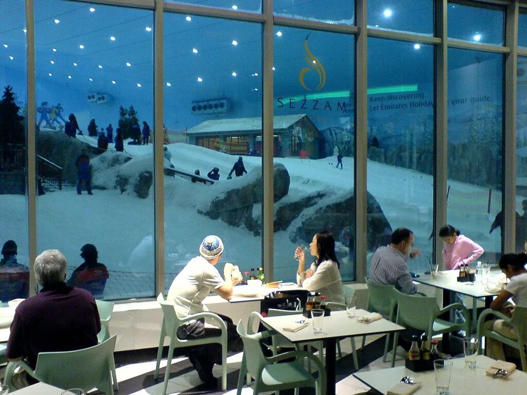 Горнолыжные кафе. Горнолыжный комплекс ски Дубай. Ski Dubai Дубай. Дубай снежный комплекс. Дубай Молл горнолыжный курорт.