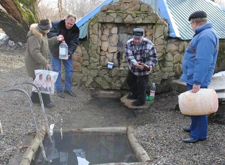 Родники в краснодарский. Родники Краснодарский край Белореченский район. Святые источники Краснодарского края исцеляющие людей. Святой источник в Белореченске. Родники в Краснодаре.