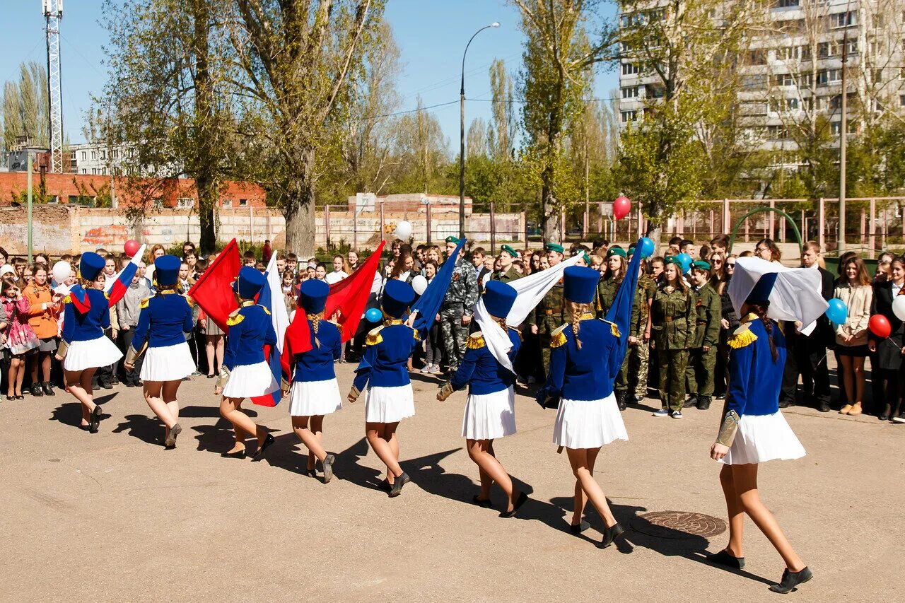 Патриотические линейки. Патриотическая линейка. Патриотическая линейка в школе. Линейка патриотическая Россия. Школа 70 лет Победы Назрань.