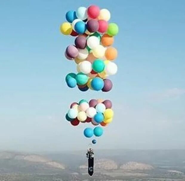 Сколько поднимает воздушный шарик. Машина на воздушных шарах. Воздушные шары подъемы. Воздушные шары для путешественника. Воздушный шар с камерой.