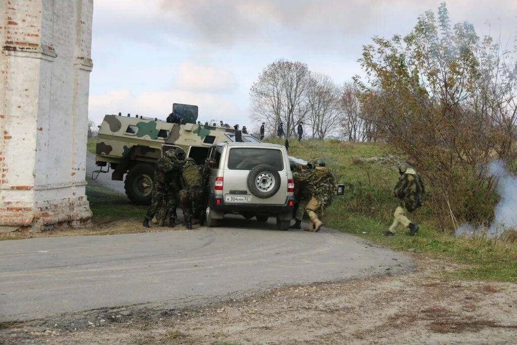 Военные новости брянской. Террористы в Брянской области. Военное положение в Брянской области. Российская колонна в Брянской области.