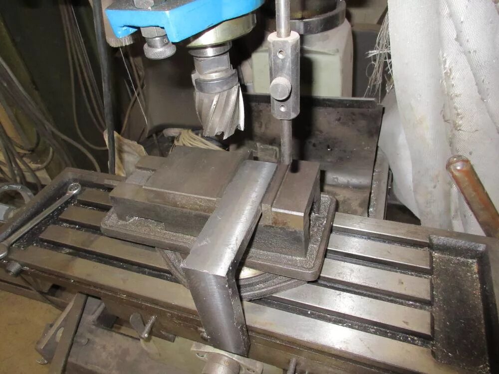 Консольно фрезерный 6р82 фрезерный станок. Консольно-фрезерные станок 6р82 консольно-фрезерный. Фрезерование торцовой фрезой плоскости. Фрезерного станка с чпу модели 6р13рф3. Вертикально-фрезерный станок fss-400 схема.