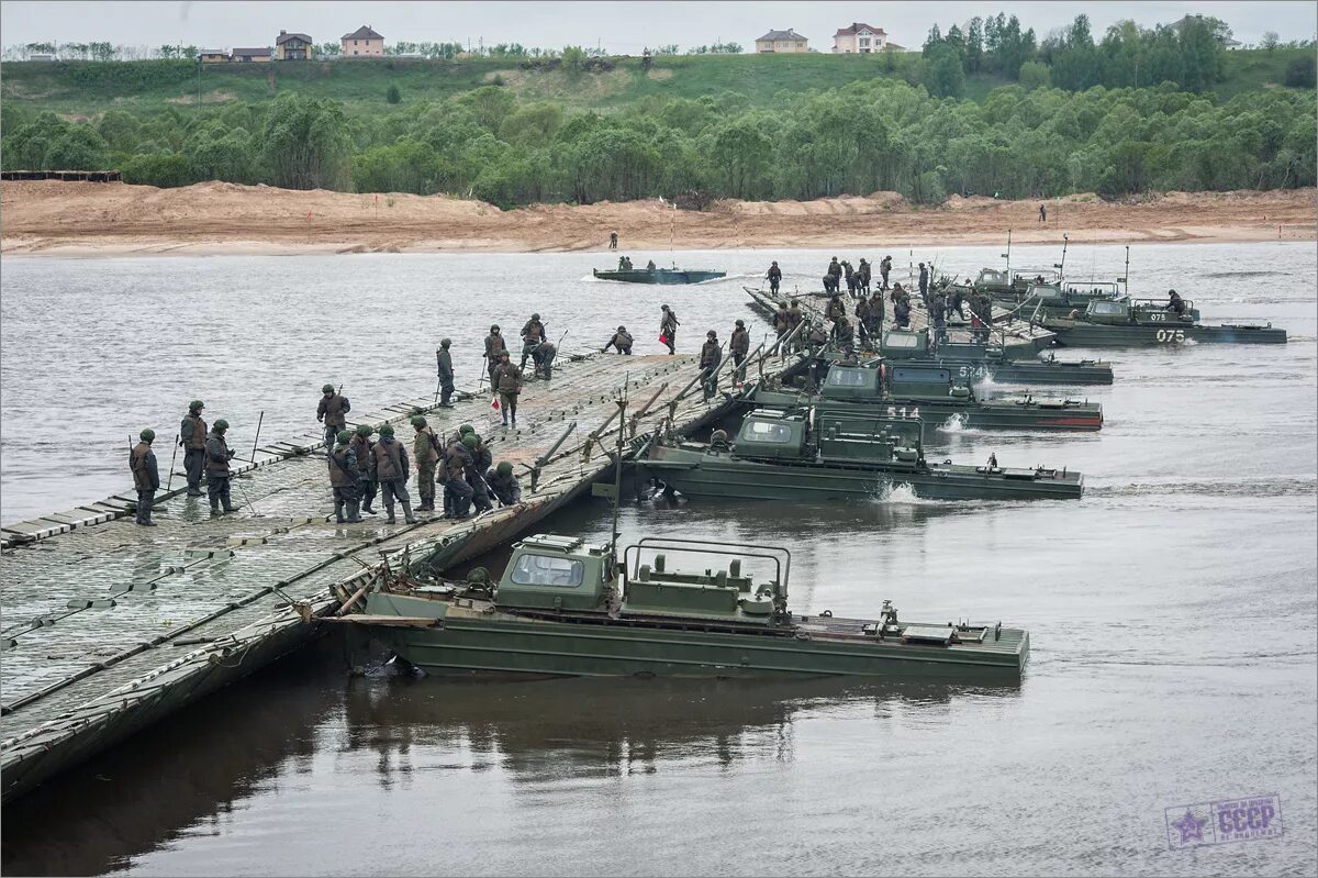 Переправы россии. Понтонно-мостовой парк ПМП. Понтонный мост инженерные войска. Понтонный мост ПМП. Инженерные войска понтонно Мостовая.