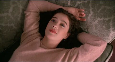 Moira Kelly in Твин Пикс: Сквозь огонь (1992). 