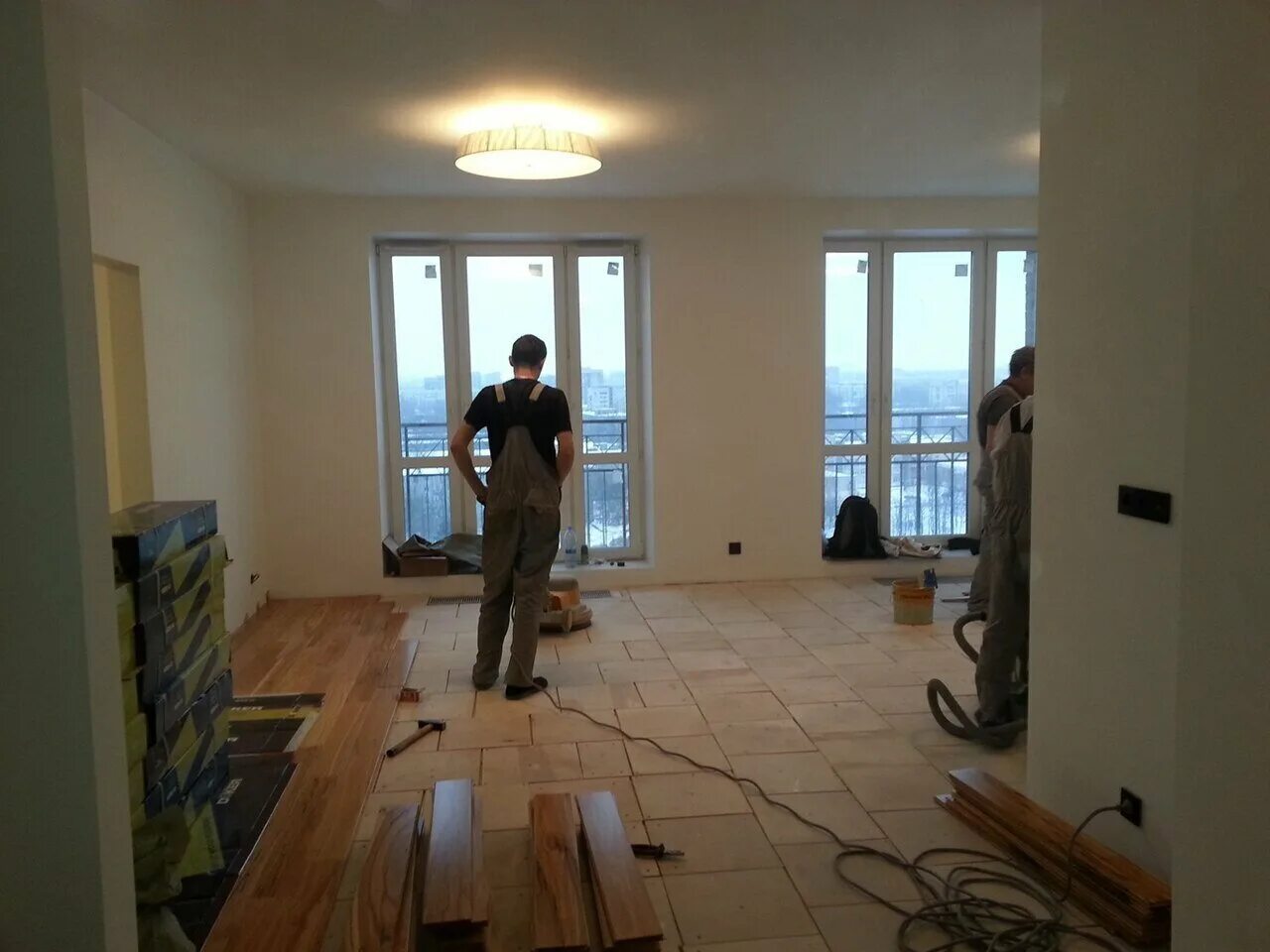 в ремонт в данный момент. отделка квартир. евроремонт квартиры. окрашенные стены в интерьере. ремонтно строительные работы.