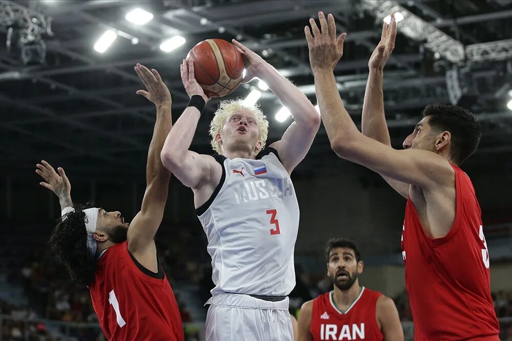 Сборная России по баскетболу. Баскетбол фото. Россия Иран баскетбол. Матч по баскетболу.