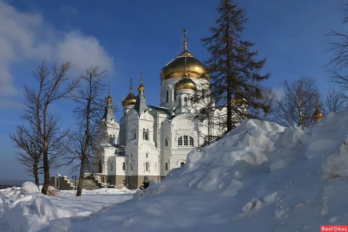 Белогорский монастырь Пермский край. Белогорский монастырь Кунгур зима. Монастырь на белой горе Пермский край. Белогорский монастырь Пермь зимгй.