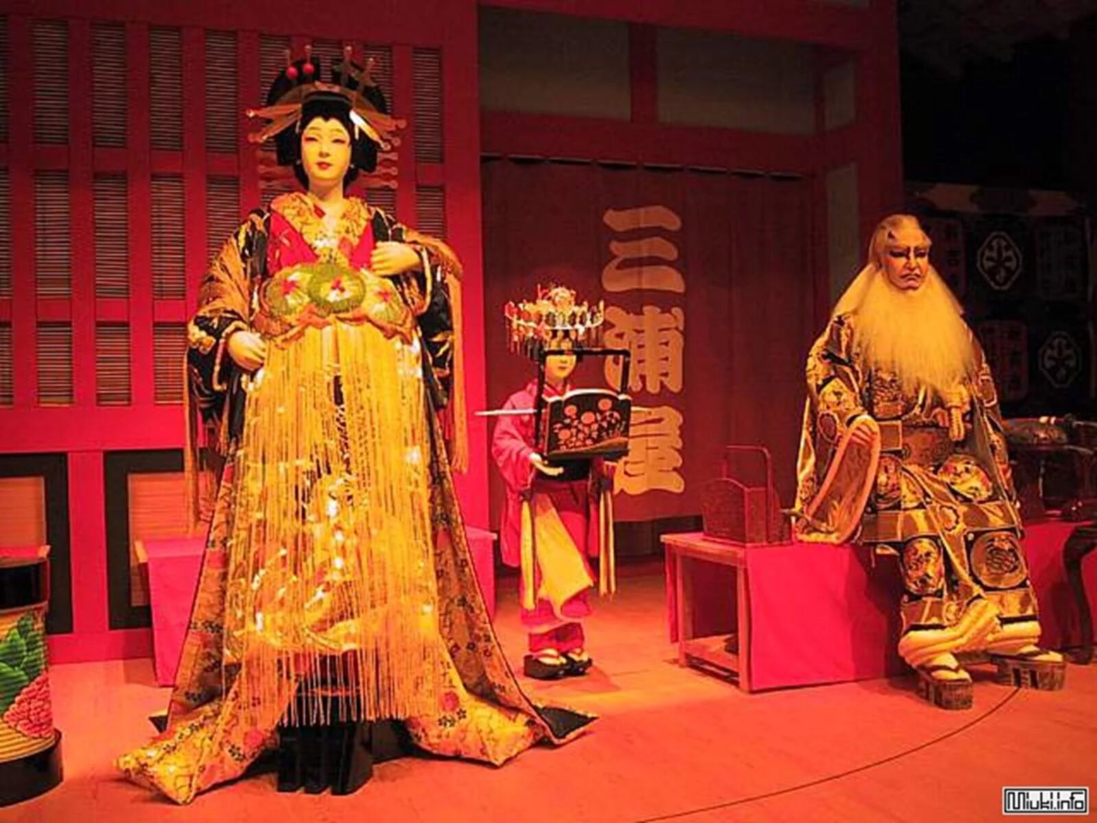 Театр кабуки гримм. Театр кабуки средневековой японии. Жанр японского театра. Жанр японского театра. Жанр японского театра.