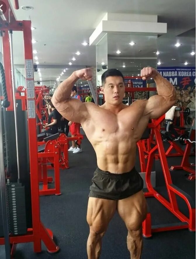 Korean muscle. Kim young Joon бодибилдер. Андрей Ким бодибилдер. Бодибилдинг korean.