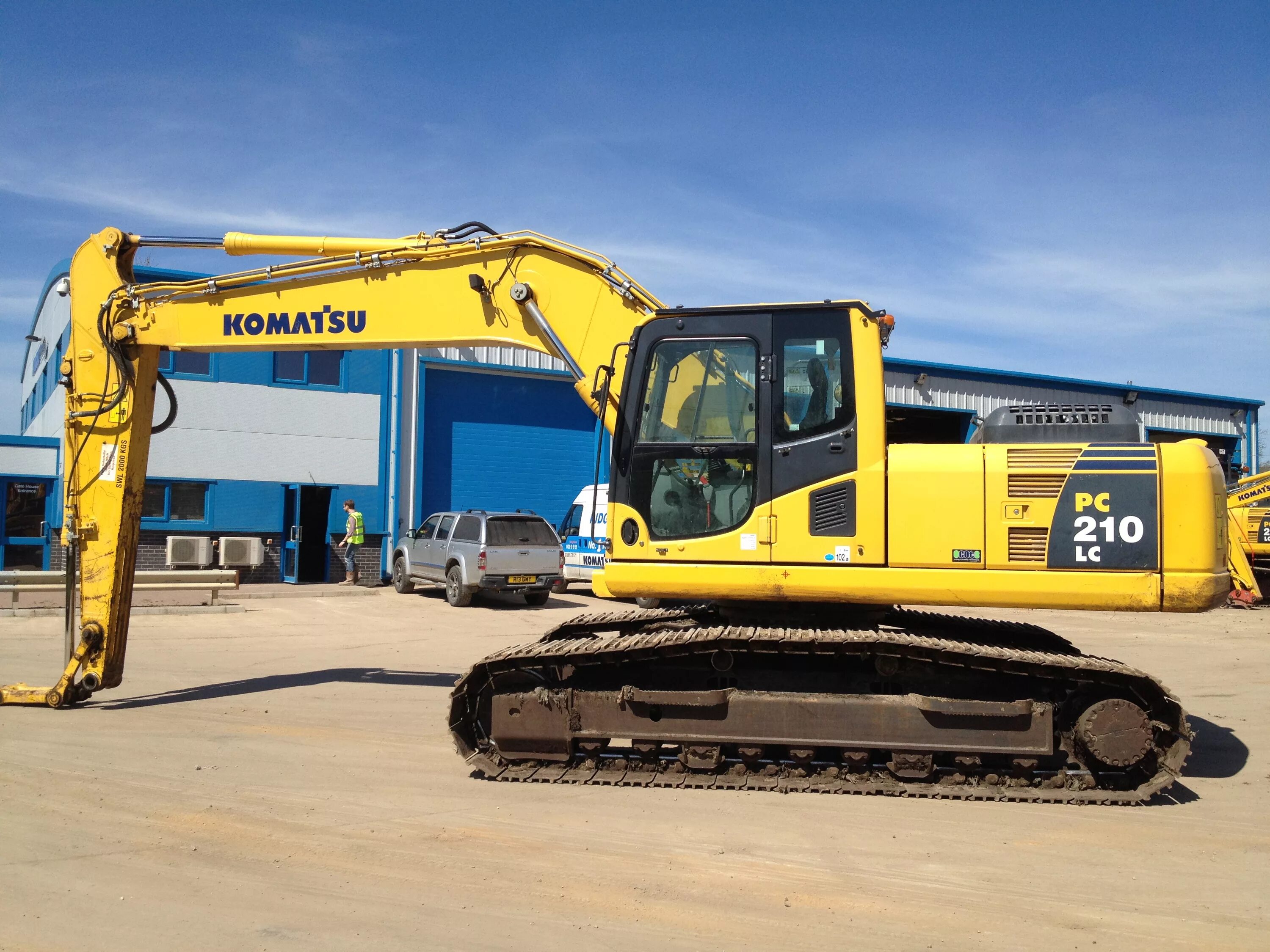 Komatsu pc210. Экскаватор Комацу 210. Экскаватор Komatsu рс210. Komatsu PC 210 экскаватор.