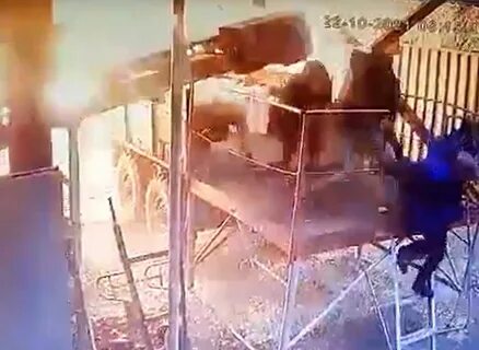 Взорвался завод