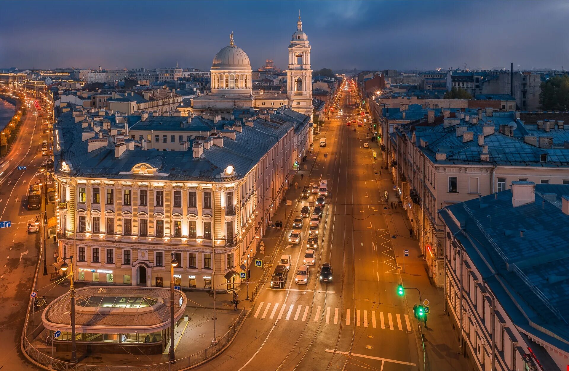 Стоит переезжать в санкт петербург. Забурдаев ночной Петербург. Васильевский остров Санкт-Петербург. Район на Васильевском острове в Санкт-Петербурге. Питер Василеостровский район.