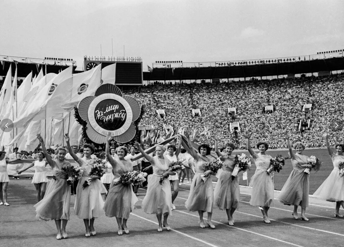 1957 год первый в истории. Всемирный фестиваль молодёжи и студентов в Москве 1957. 6 Всемирный фестиваль молодежи и студентов в Москве. Международный фестиваль молодежи и студентов 1957 года. Vi Международный фестиваль молодежи и студентов в Москве 1957г.