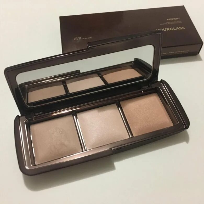 Palette пудра. Hourglass пудра палетка. hourglass пудра тройка 1. хайлайтер хаургласс. палетка хаургласс для лица.