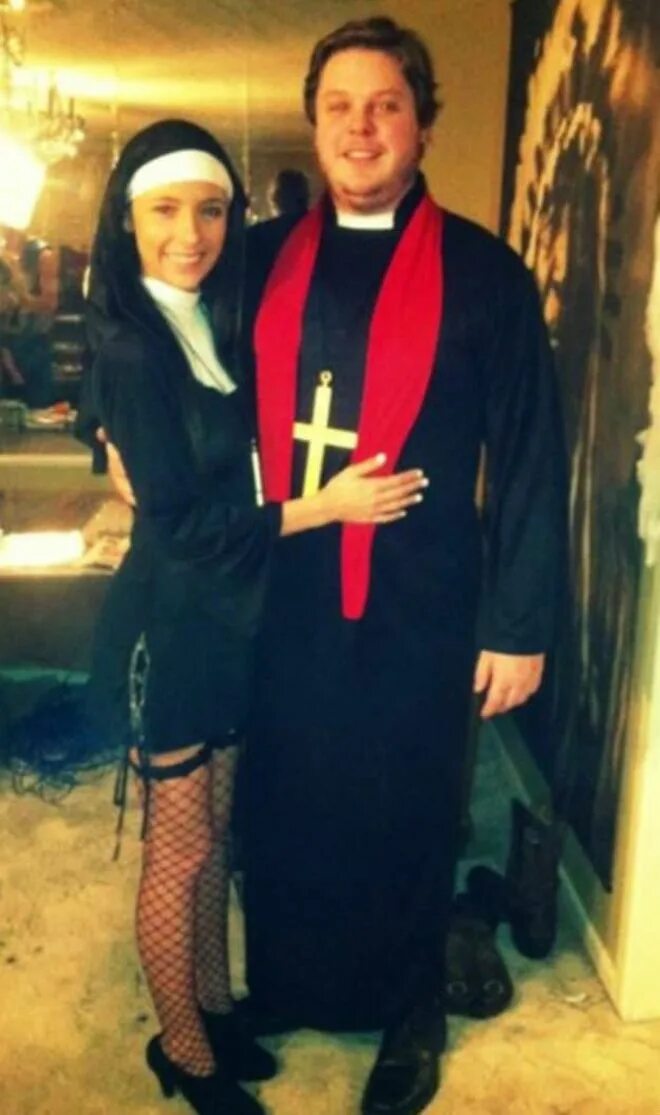 Одежда пастыря. Вечеринка священников. Священник и девушка. Белоруссия протесты 2020 священники. Вечеринка священников.