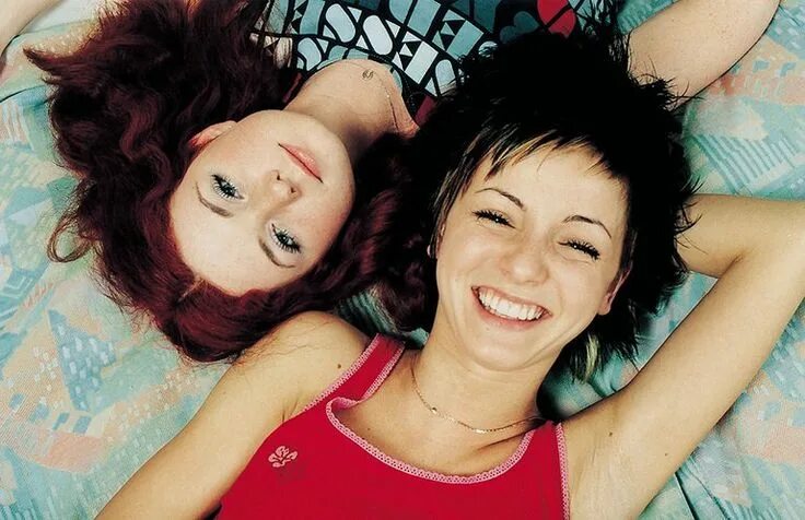 t.A.T.u. - Not Gonna Get Us Live Semifinal Eurovision 2009 - YouTube