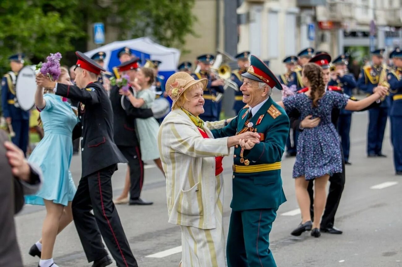 Вальс Победы. Ветераны танцуют вальс. Майский вальс. День Победы вальс. Майский вальс танец