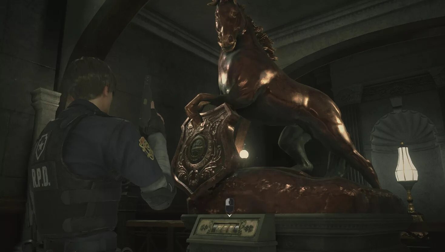 Статуя единорога в Resident Evil 2. Резидент ивел 2 Клэр статуя единорога. Статуя единорога в Resident Evil 2 Remake. Код единорога
