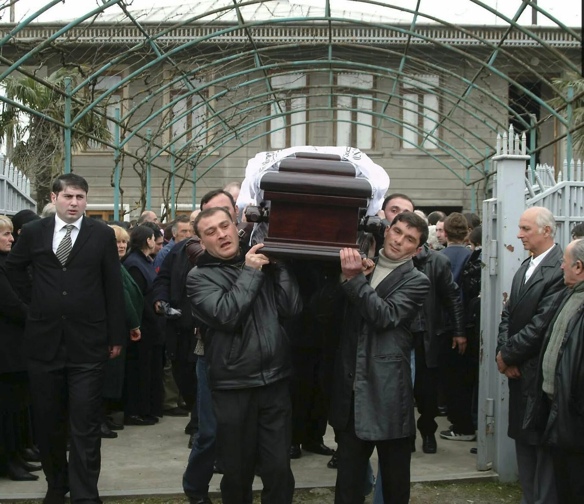 Братья грузины похоронены Москва. Похороны братья Яцук похороны.